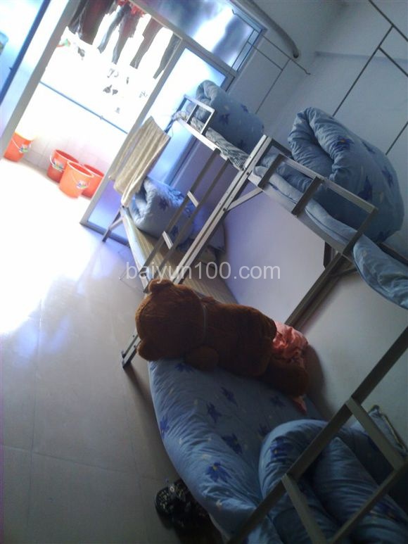 宿舍床铺