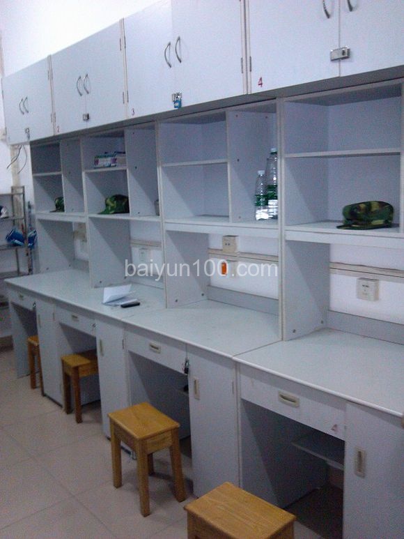 宿舍桌子和柜子