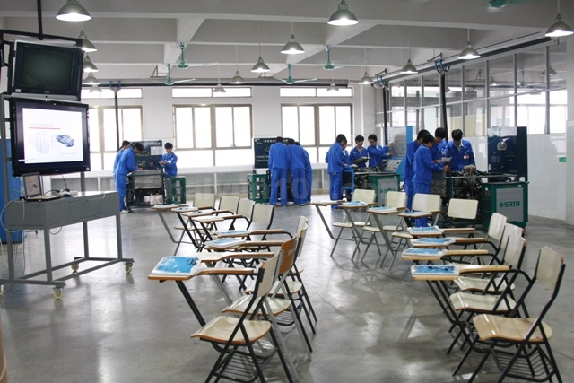 发动机实训场室