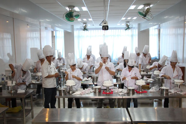 学生蛋糕裱花实训