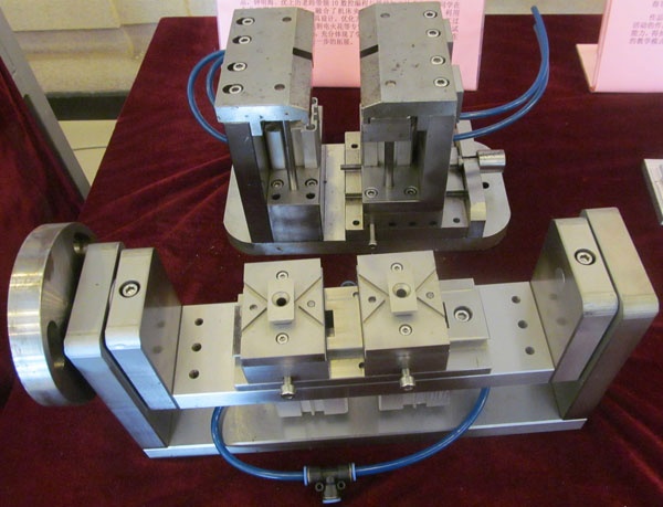 眼镜内、外圈夹具