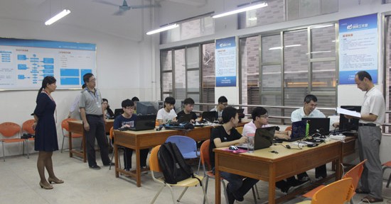 广州市白云工商技师学院计算机系师生备战世界技能竞赛-广东技校排名网