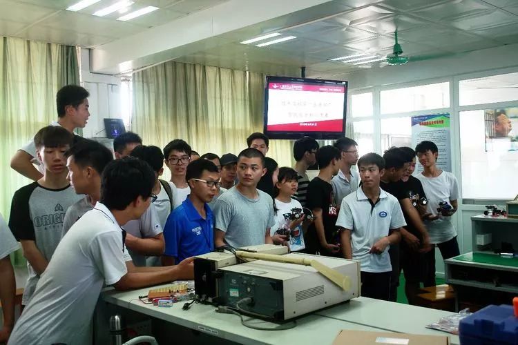 广州白云技校物联网教研室智能电子产品制作竞赛-广东技校排名网