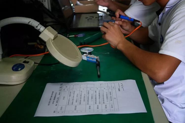 广州白云技校物联网教研室智能电子产品制作竞赛-广东技校排名网