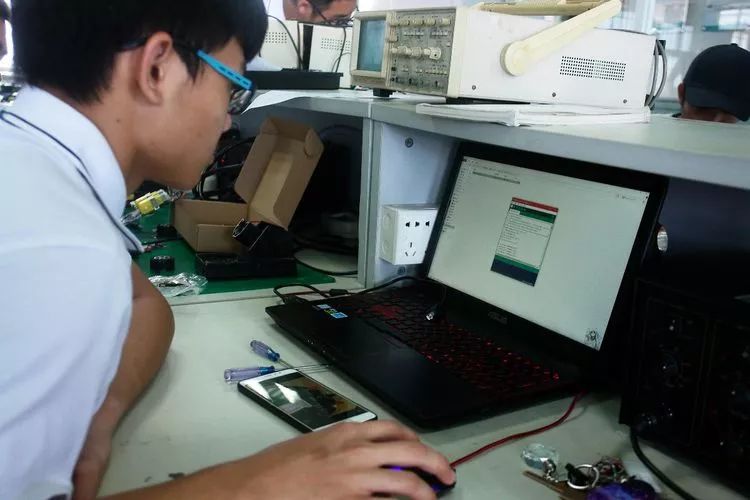 广州白云技校物联网教研室智能电子产品制作竞赛-广东技校排名网