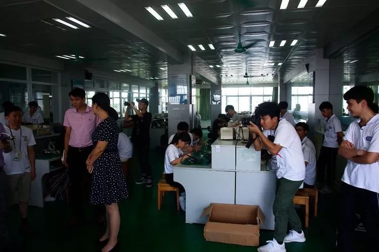 广州白云技校物联网教研室智能电子产品制作竞赛-广东技校排名网