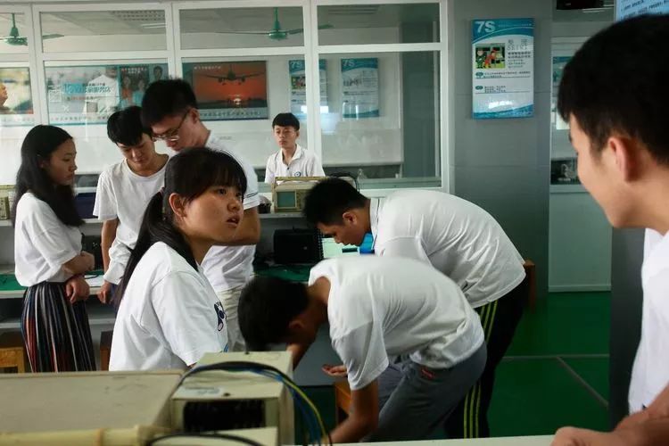 广州白云技校物联网教研室智能电子产品制作竞赛-广东技校排名网