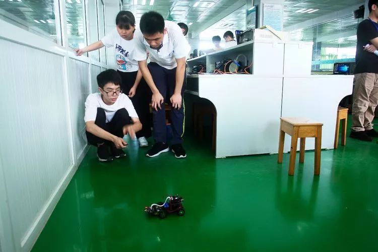 广州白云技校物联网教研室智能电子产品制作竞赛-广东技校排名网