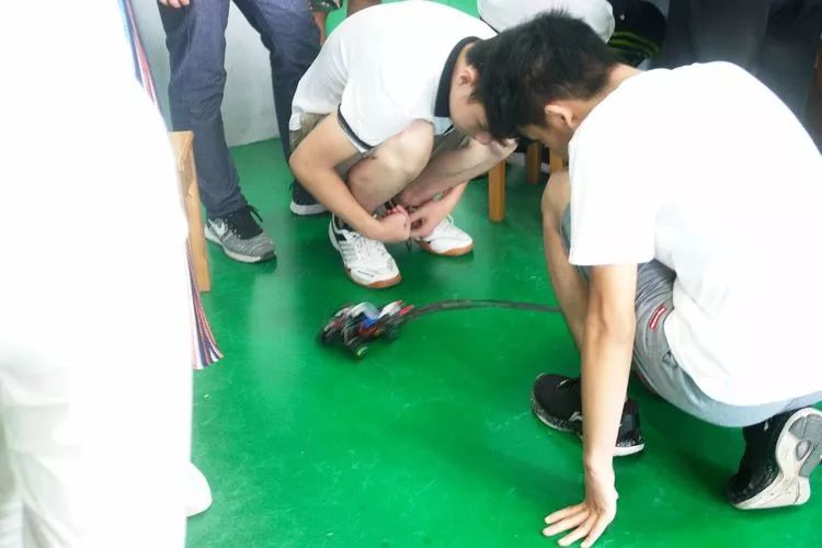 广州白云技校物联网教研室智能电子产品制作竞赛-广东技校排名网
