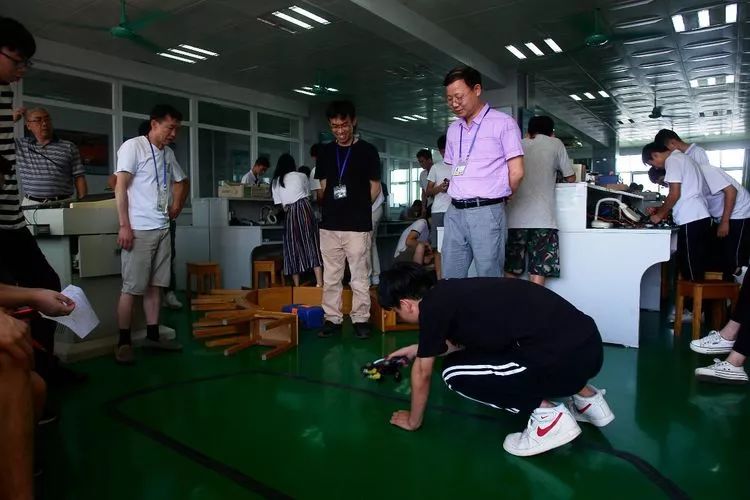 广州白云技校物联网教研室智能电子产品制作竞赛-广东技校排名网