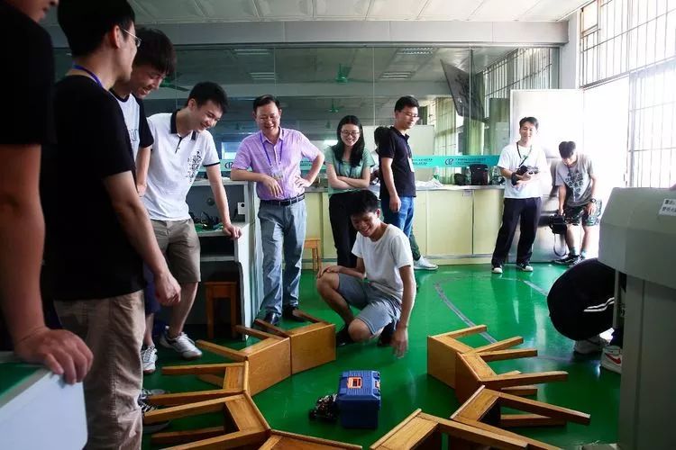 广州白云技校物联网教研室智能电子产品制作竞赛-广东技校排名网