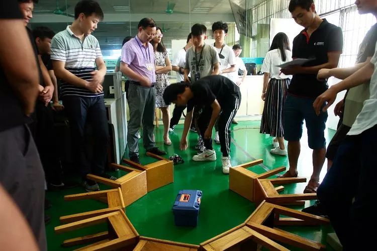 广州白云技校物联网教研室智能电子产品制作竞赛-广东技校排名网