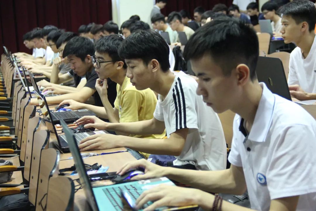 1527783876334991.jpg 白云技校信息工程系“蓝盾杯”计算机网络技术竞赛创新突破-广东技校排名网