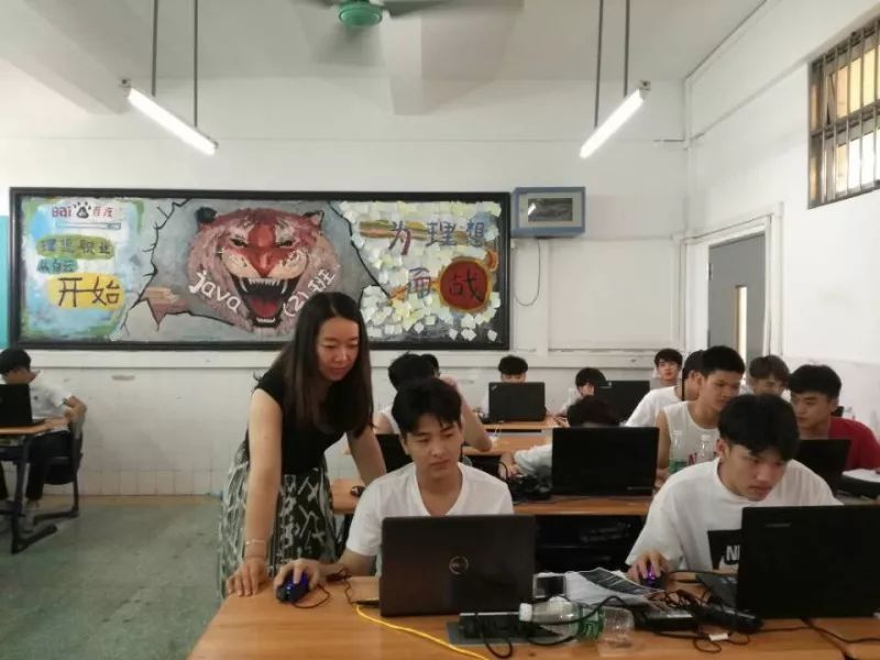 广州白云技校新媒体教研室毕业设计作品集-广东技校排名网