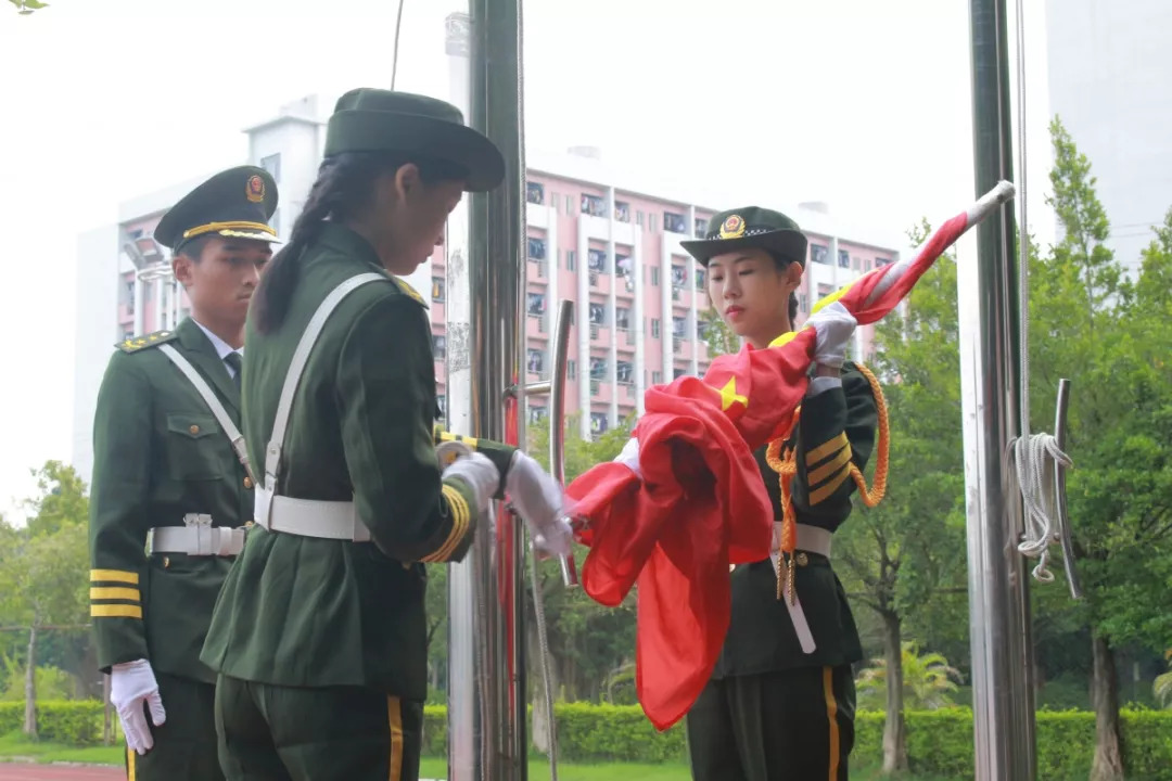 广州城建技校升旗仪式-广东技校排名网