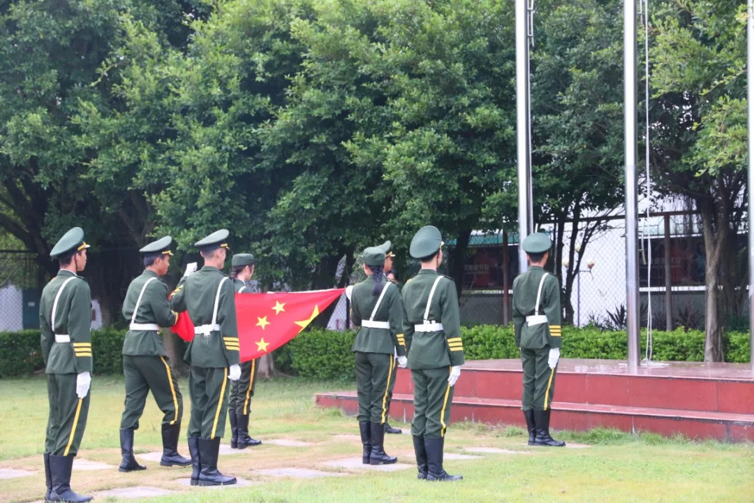 广州城建技校升旗仪式-广东技校排名网