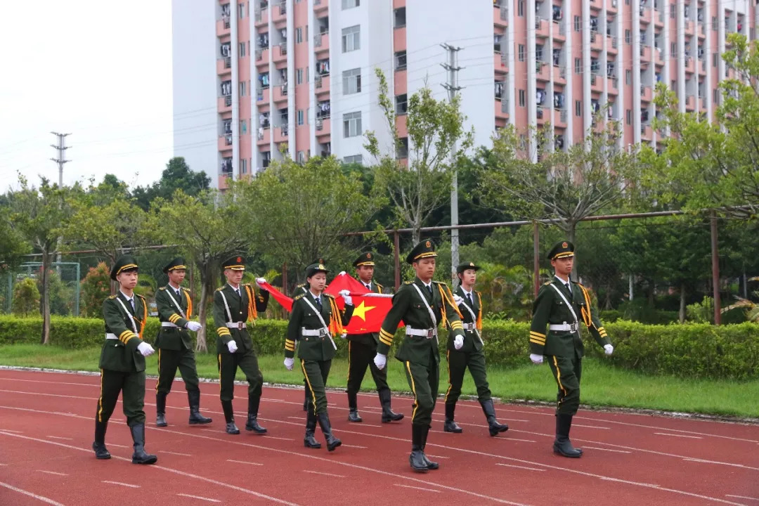 广州城建技校升旗仪式-广东技校排名网