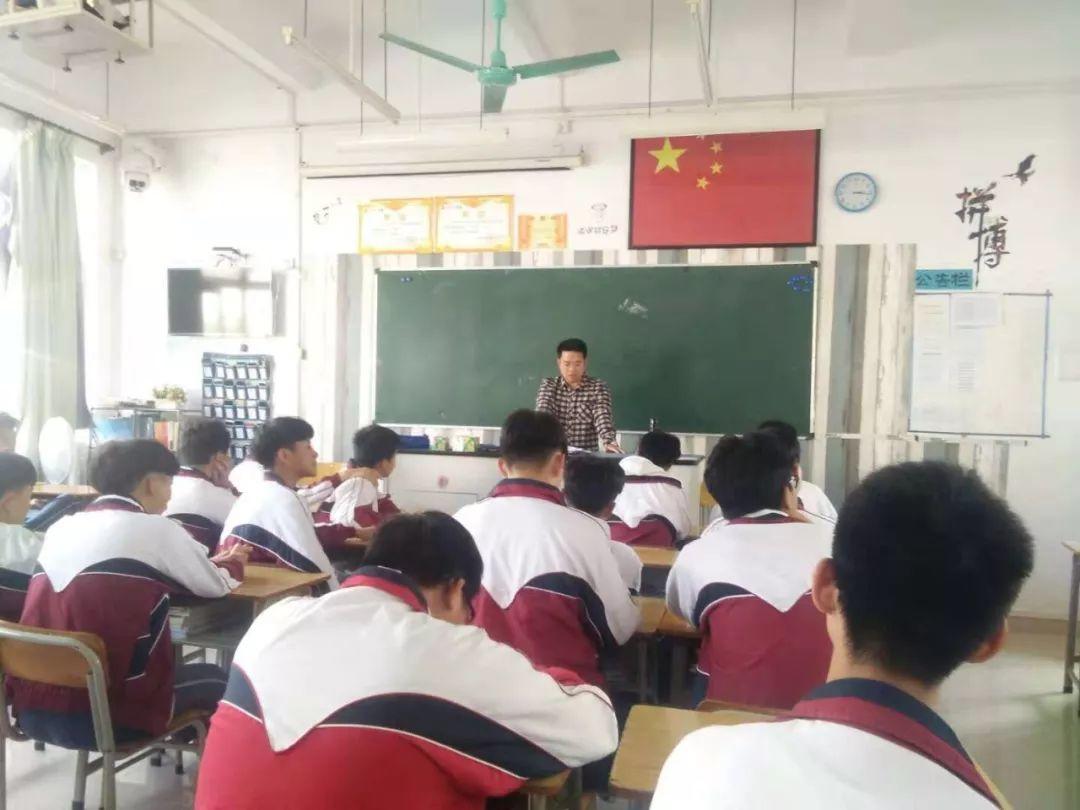 感恩是一种生存智慧，是做人的道德底线————汽车工程系第十四周早训