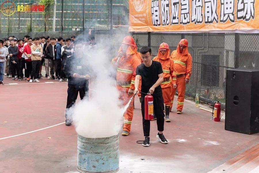 加强消防演练 构建平安校园