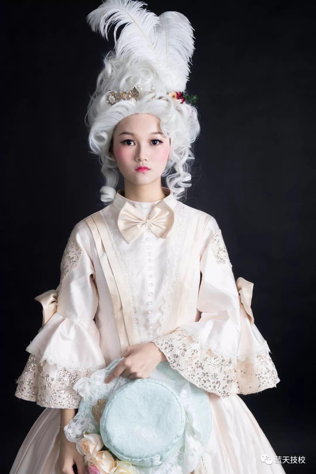 “素手翻飞，妆扮年华”——形象设计专业教师作品展示