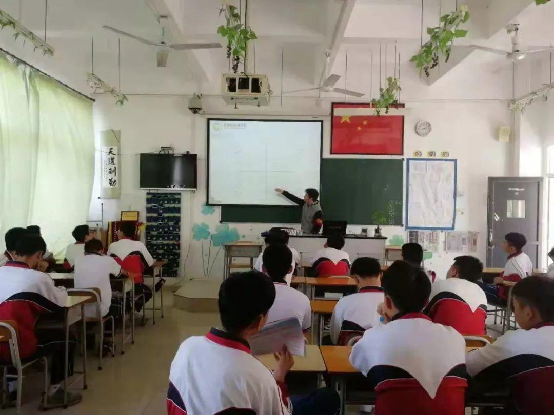 感恩是一种生存智慧，是做人的道德底线————汽车工程系第十四周早训