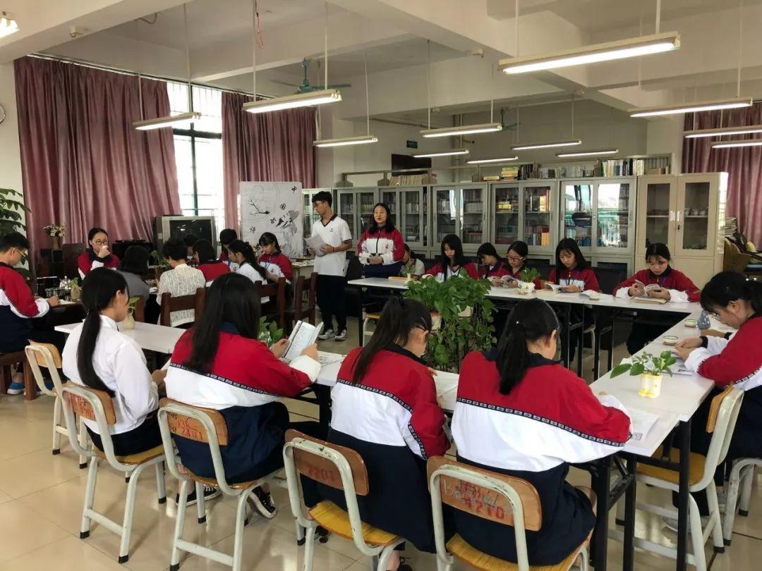 对口交流 携手发展——记都匀市中等职业学校到我校进行对口交流活动