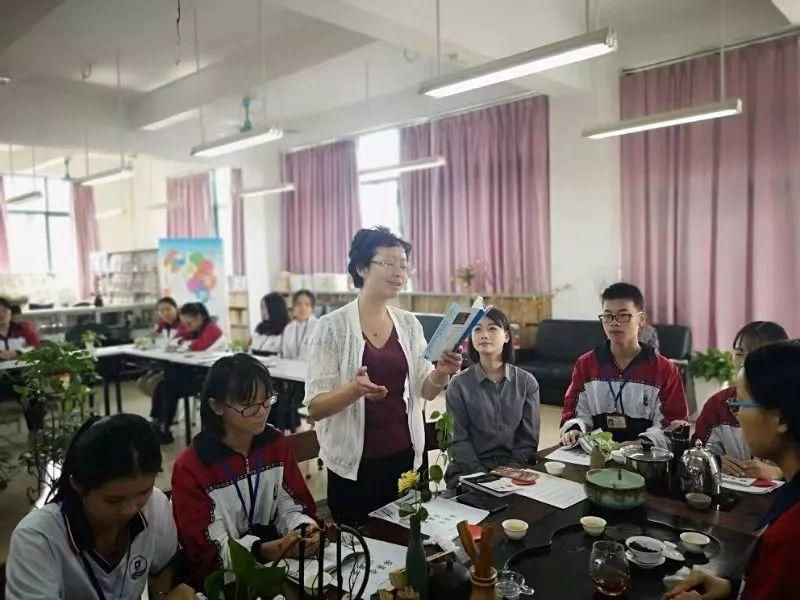 对口交流 携手发展——记都匀市中等职业学校到我校进行对口交流活动