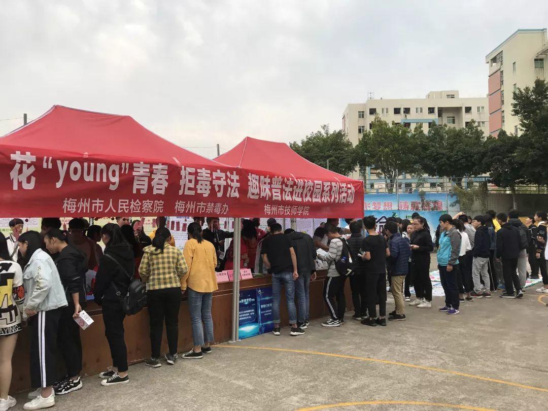 【宪法宣传】“花式”普法，师生同乐嗨翻天！