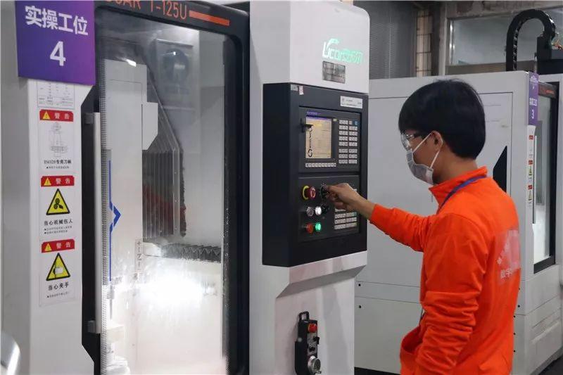 广州工贸成功承办第三届广东省技工院校技能大赛数字化设计与制造项目竞赛