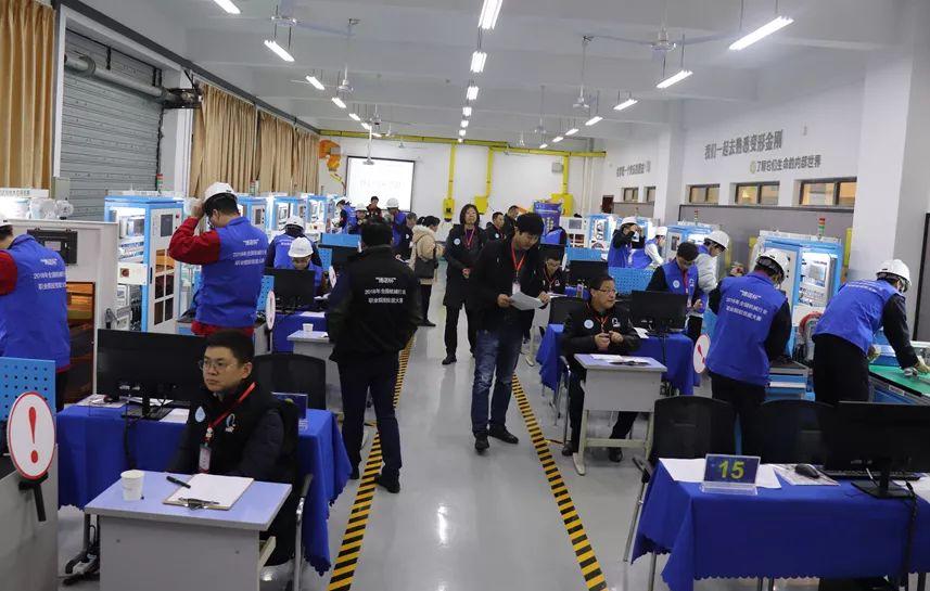 我院教师在全国工业机器人大赛中荣获一等奖！