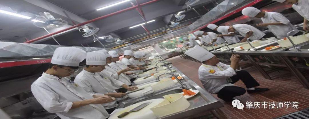 肇庆市技师学院与粤港澳大湾区(肇庆) 青年交流活动隆重开展！