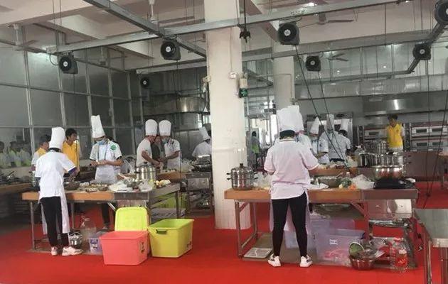 喜讯:我校烹饪、面点专业师生团队参加茂名市“粤菜师傅”工程茂名菜烹饪职业技能大赛中成绩喜人！收获丰富！