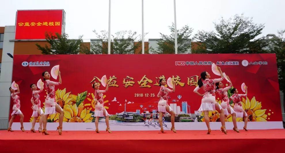 体验空中救援，直升机飞进校园！