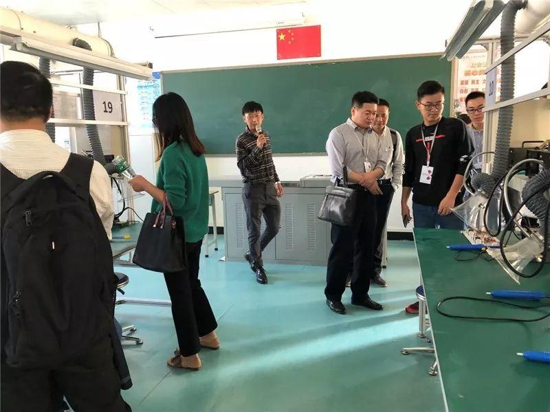 「迈向工业4.0」新工科教育教学暨第二届机器人学院与创新人才培养研讨会在我院成功举行