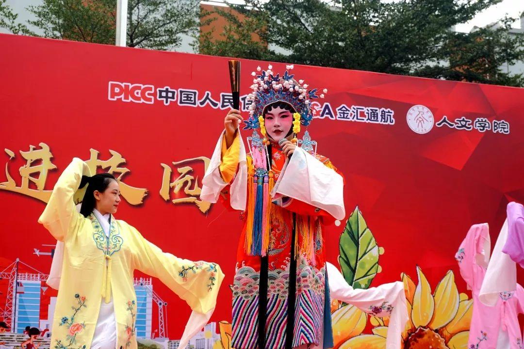 体验空中救援，直升机飞进校园！