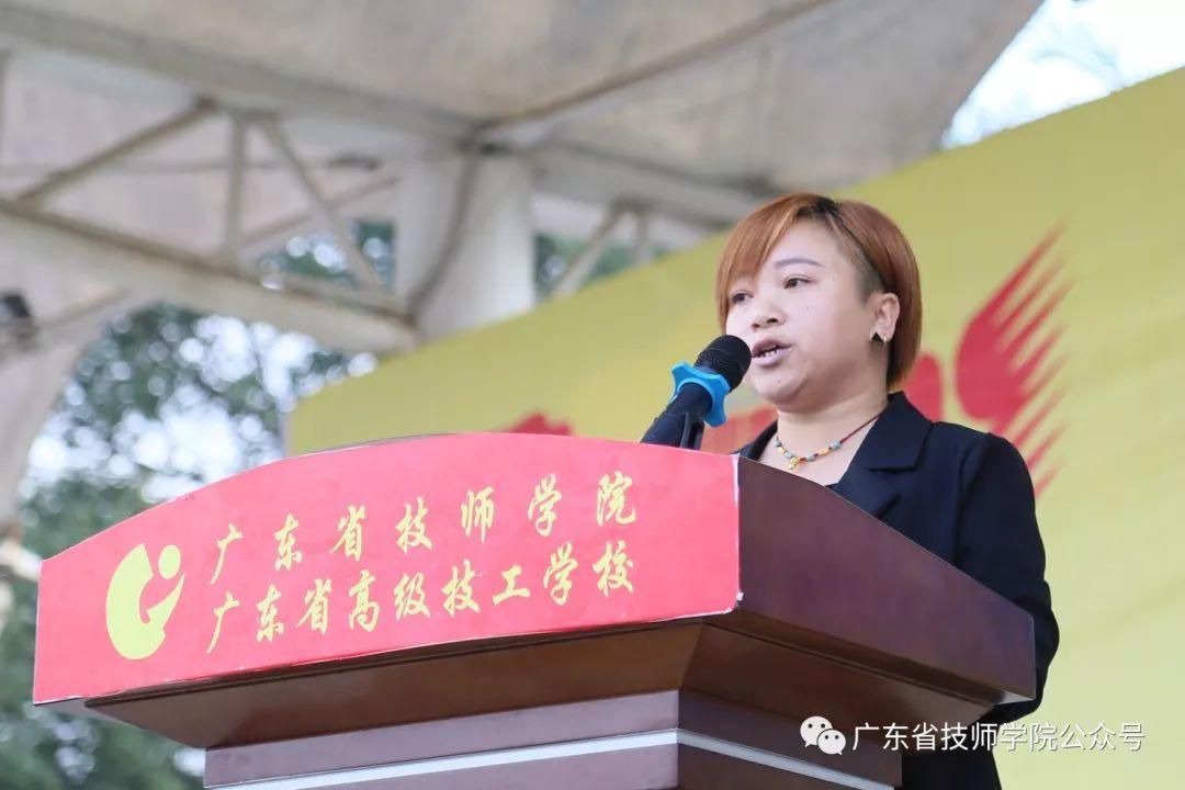 “肩负责任担当，筑就青春梦想” ——学院举行成人仪式暨“12·4”国家宪法日宣传活动