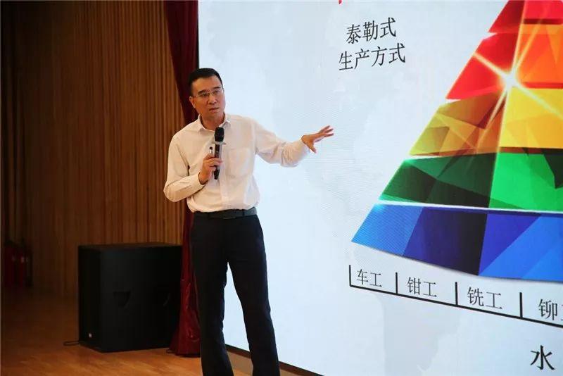 「迈向工业4.0」新工科教育教学暨第二届机器人学院与创新人才培养研讨会在我院成功举行