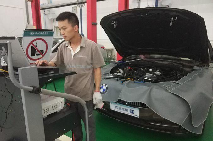 乘宝马快车，奔锦绣前程——我校与宝马合作跃上新台阶