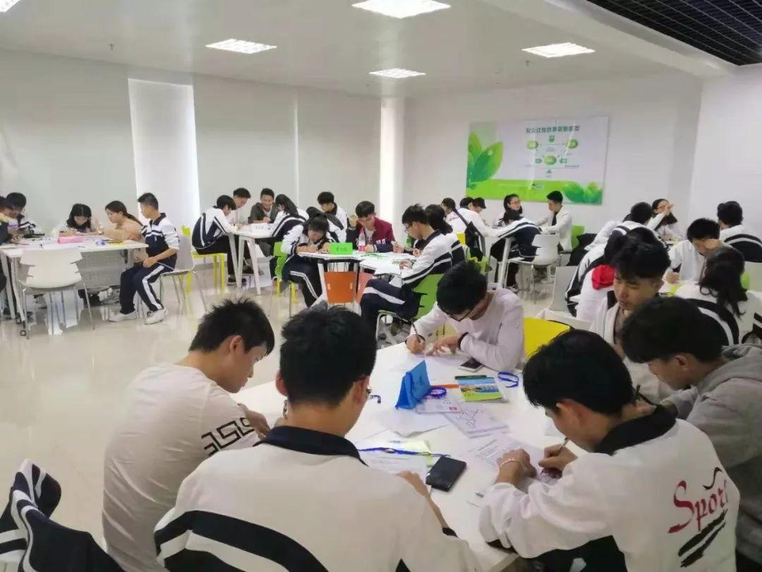 广州市技师学院创业师生团队赴惠州大学生创业孵化基地“受训”-广东技校排名网
