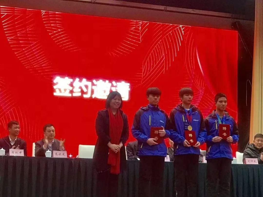 我们去了一趟沈阳，拿了十个奖回来！