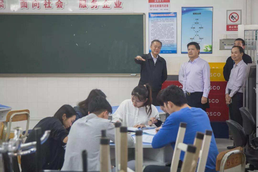 省人社厅陈奕威厅长一行莅临我院视察