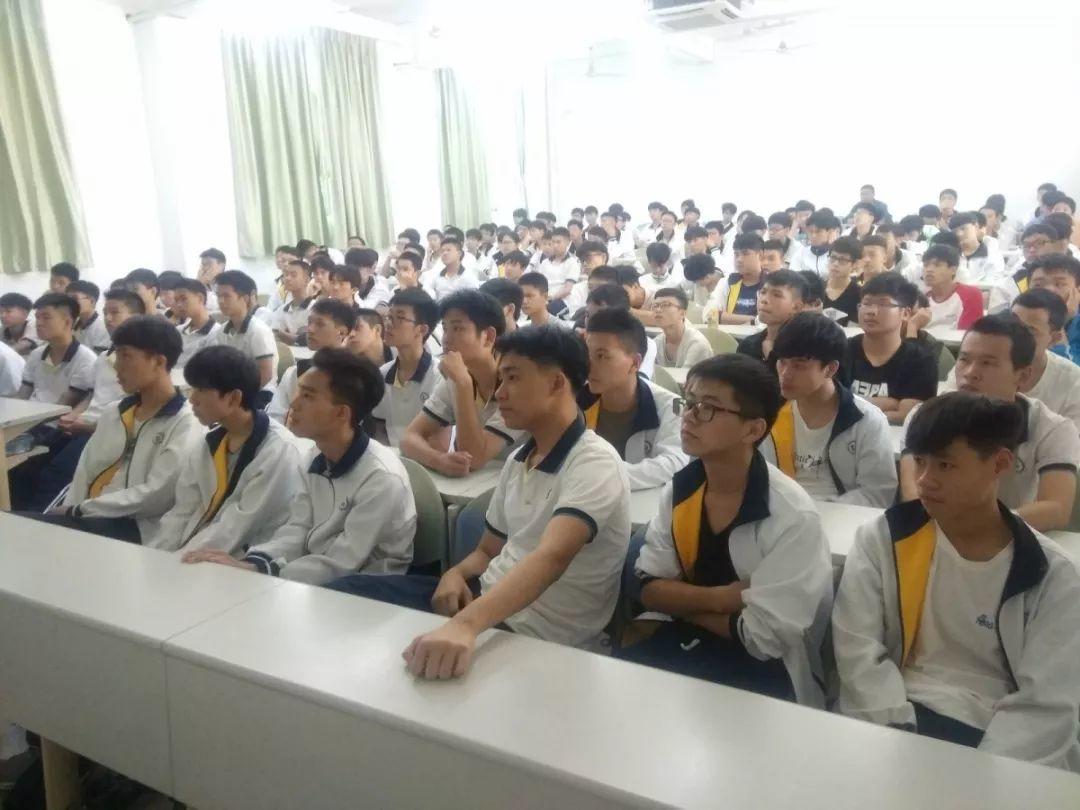 交流互动 分享收获 —— 优秀毕业生成长经历介绍