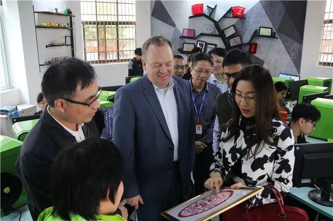 巴斯夫全球副总裁严培德一行莅临我校参观考察