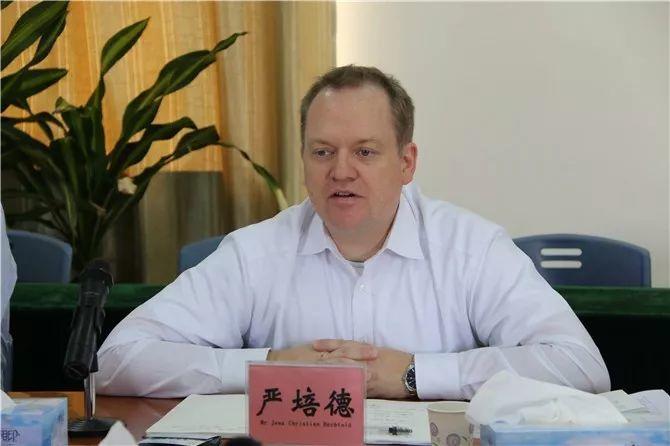 巴斯夫全球副总裁严培德一行莅临我校参观考察
