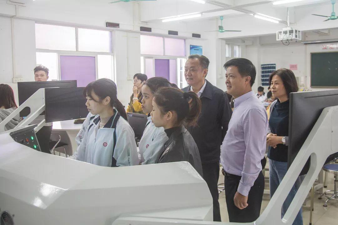 省人社厅陈奕威厅长一行莅临我院视察