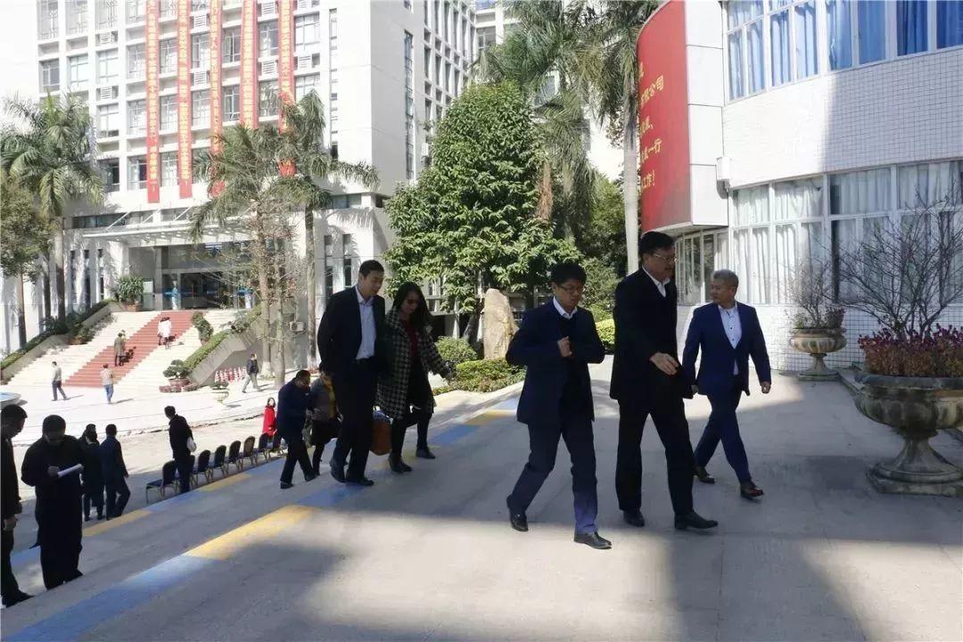 全力创建中德西门子国际学院 培养具有国际视野高技能人才——西门子（中国）有限公司吴永新执行副总裁一行莅临广东机械考察调研
