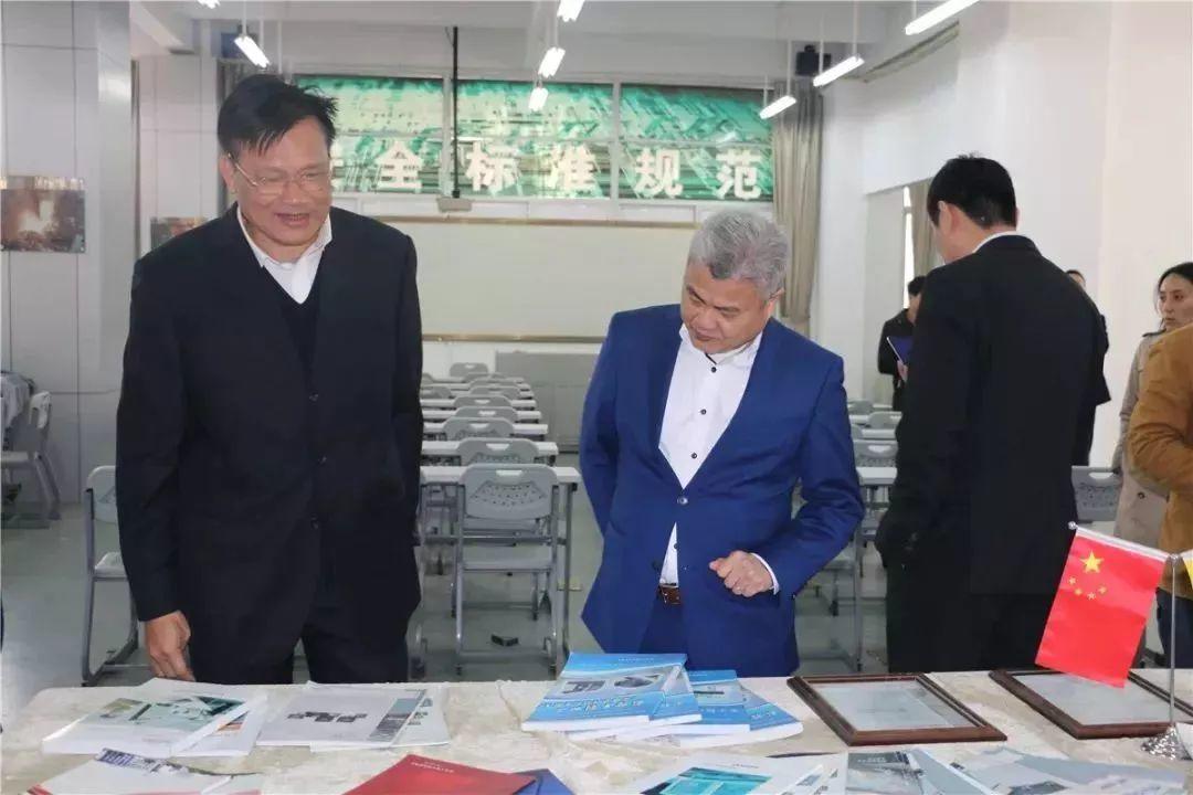 全力创建中德西门子国际学院 培养具有国际视野高技能人才——西门子（中国）有限公司吴永新执行副总裁一行莅临广东机械考察调研