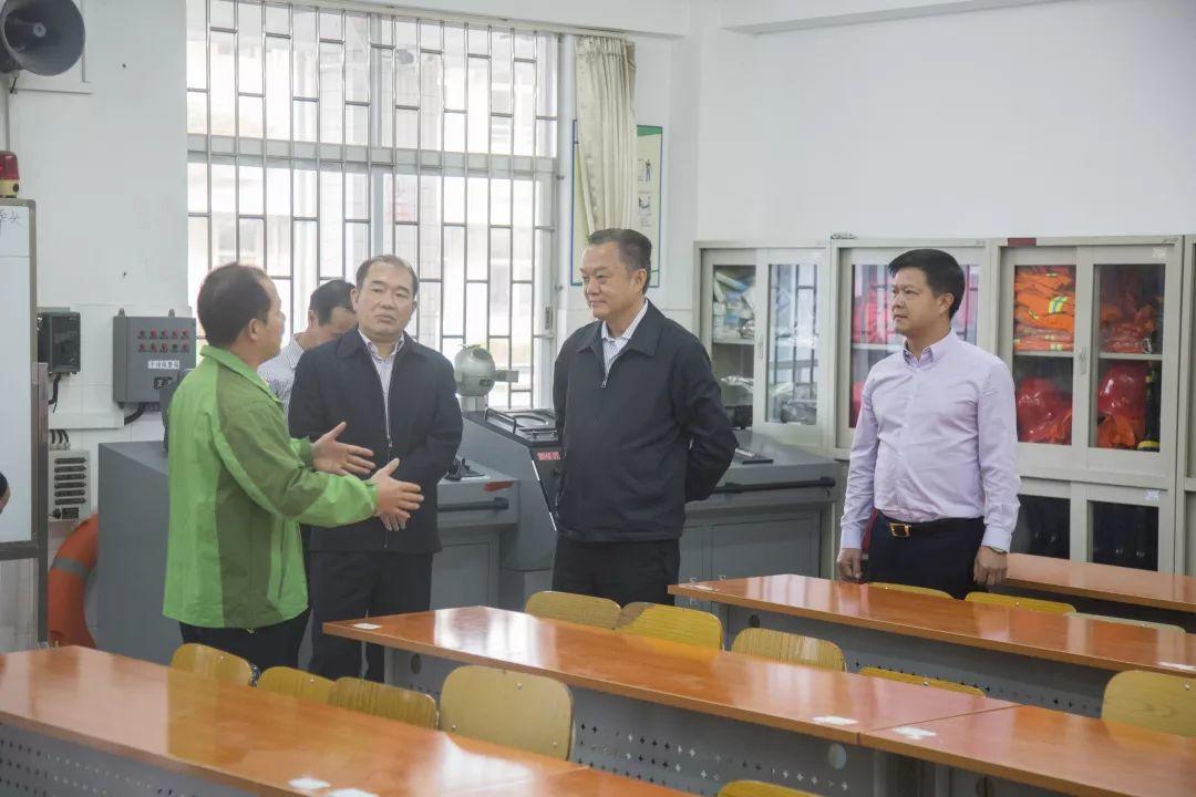 省人社厅陈奕威厅长一行莅临我院视察
