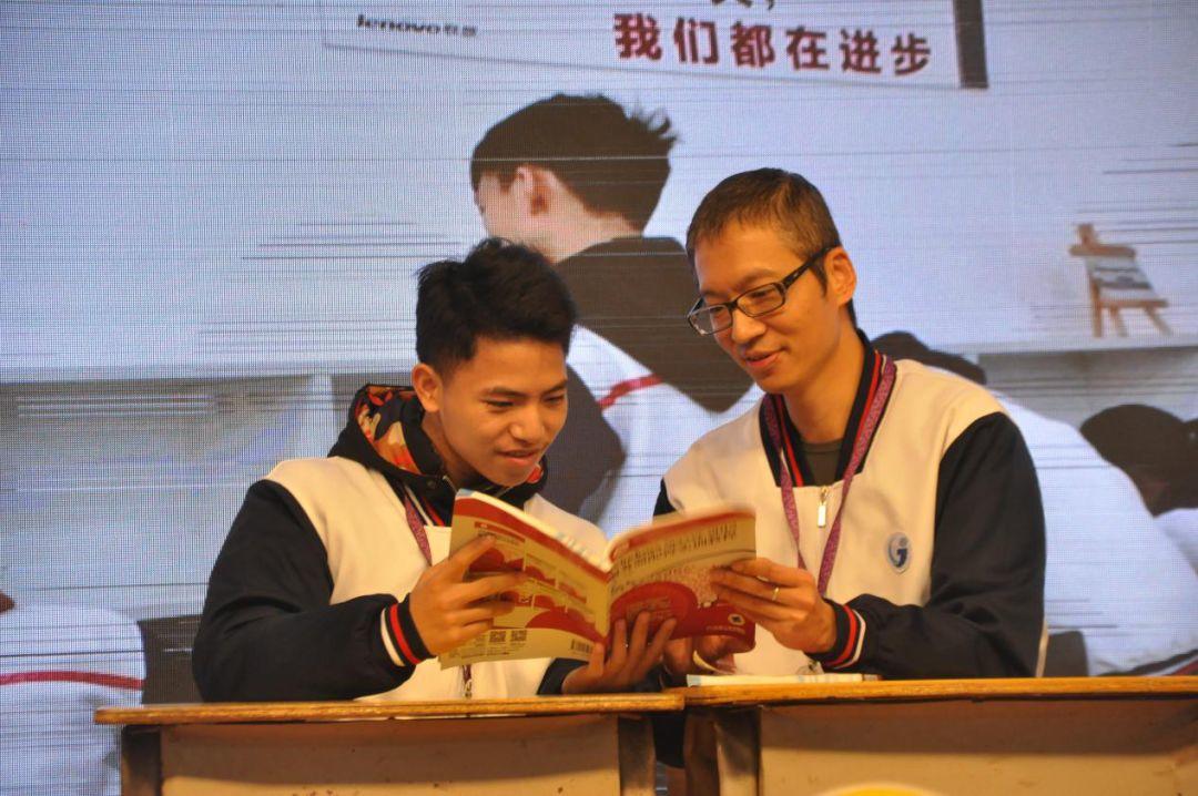奋斗新时代 班级展风采