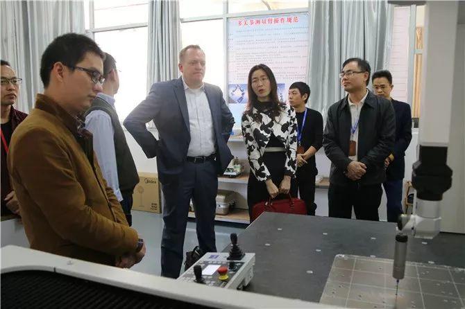 巴斯夫全球副总裁严培德一行莅临我校参观考察